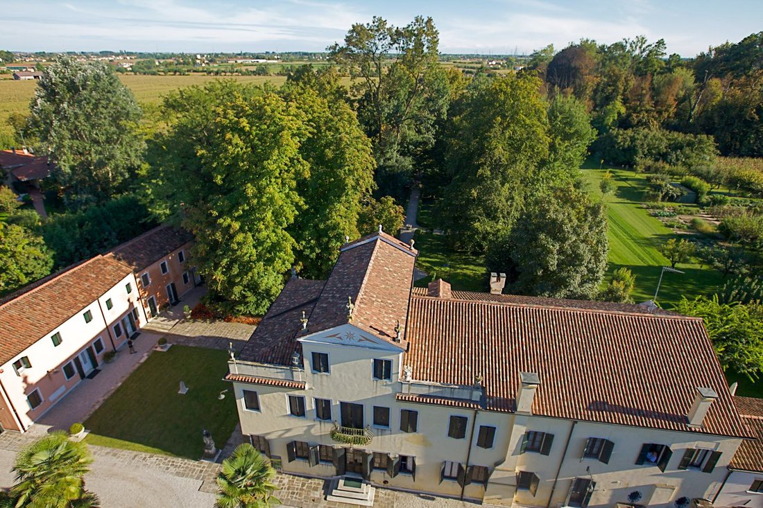 Villa in Dolo, Veneto, Italy 3 - 18412084