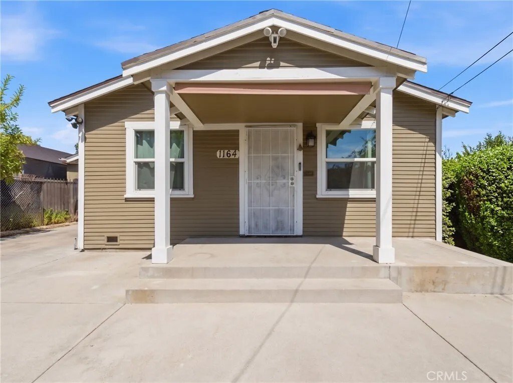 Altadena, California, United States 5 - 18411335