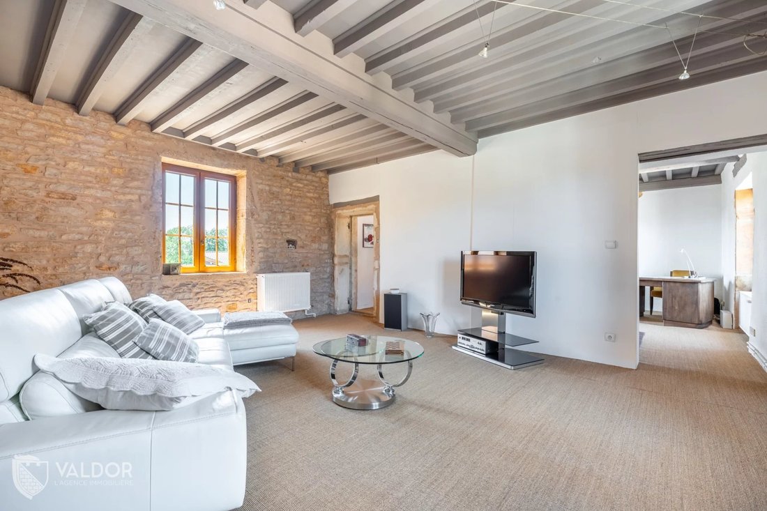 Estate in Liergues, Porte des Pierres Dorees, France 3 - 18413999