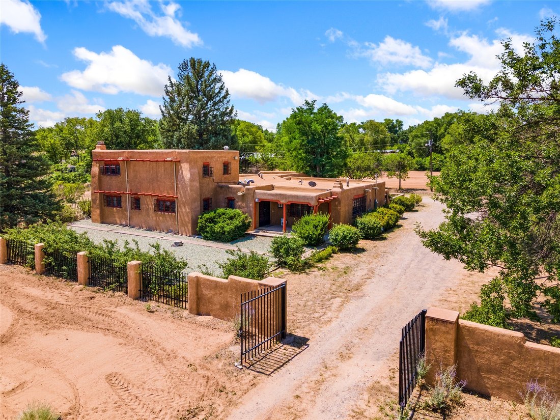 House in Española, New Mexico, United States 1 - 14937776