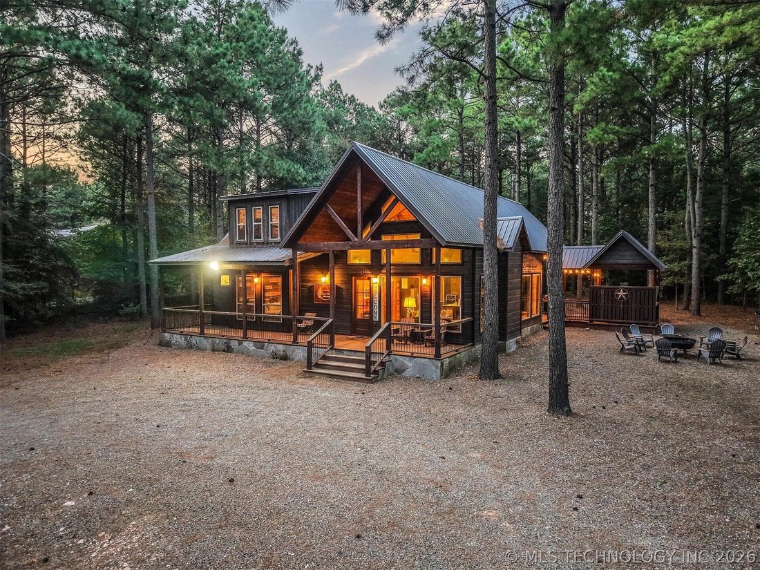 Broken Bow, Oklahoma, United States 1 - 18414422
