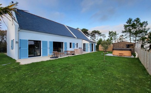 Villa in Bangor, Brittany, France 1