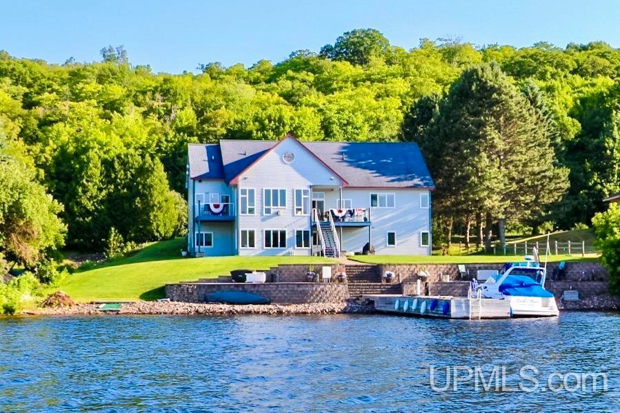 House in Houghton, Michigan, United States 1 - 18407954