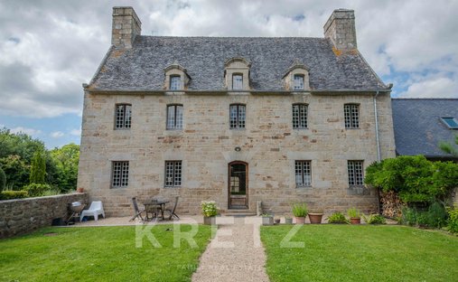 Estate in Ploumilliau, Brittany, France 1