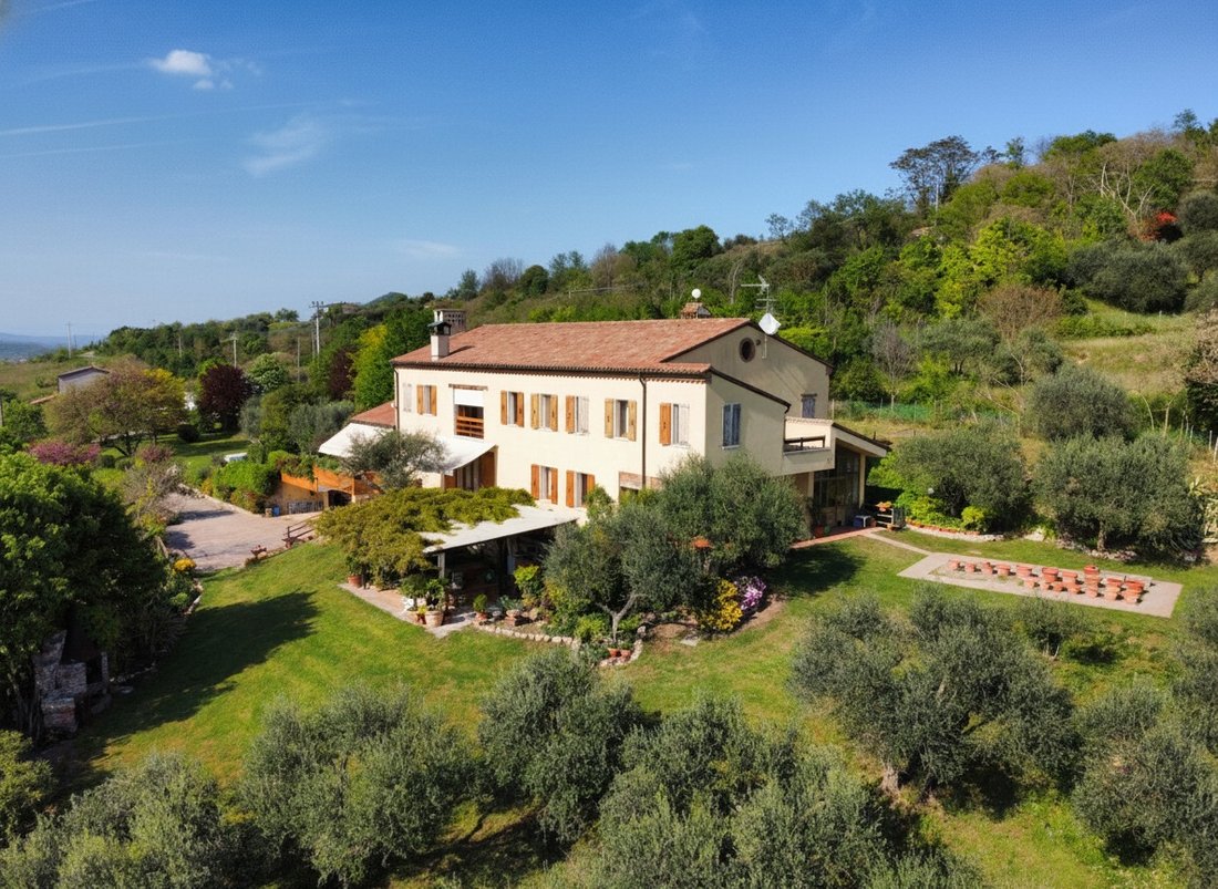 Villa in Calaone, Veneto, Italy 1 - 18413809