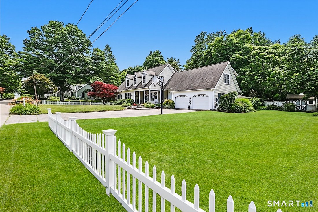 House in Newtown, Connecticut, United States 2 - 18380449