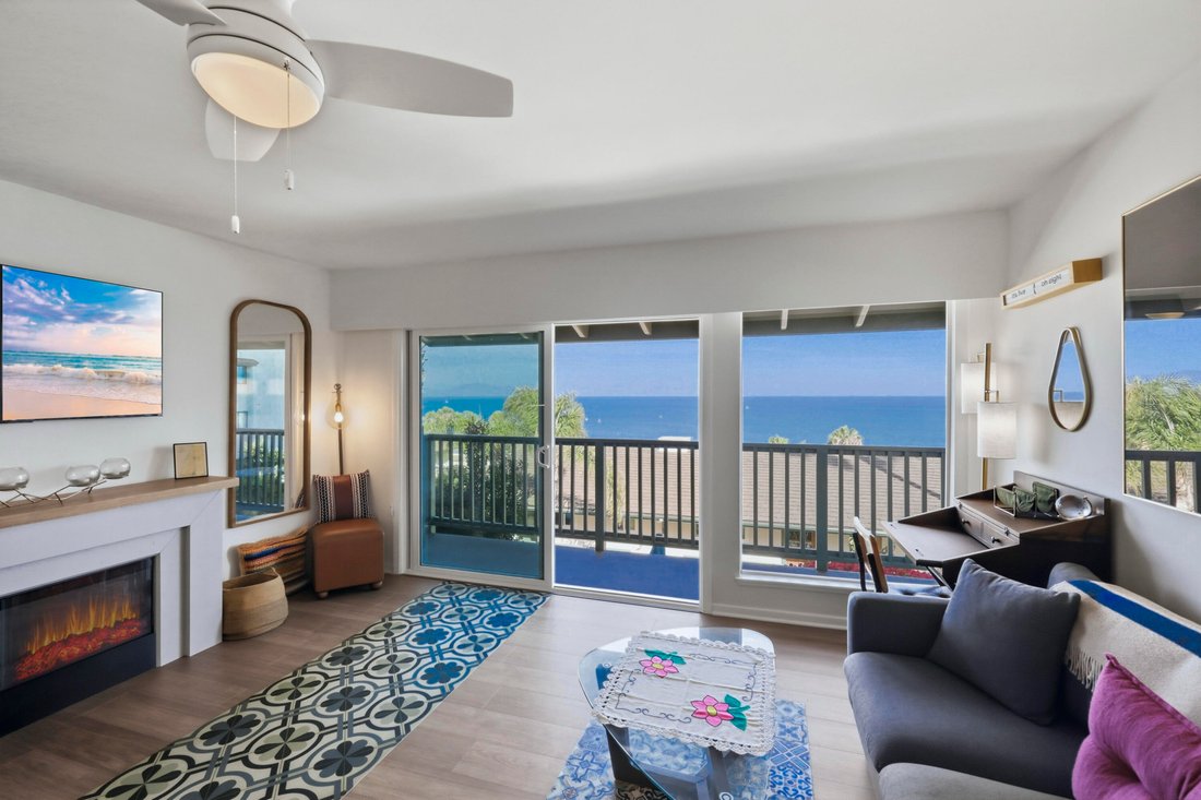 Condo in Santa Barbara, California, United States 1 - 18419023