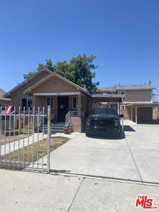 Los Angeles, California, United States 5 - 18419285