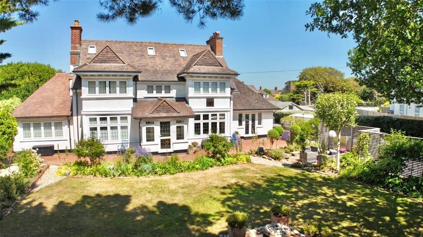 House in Milford on Sea, England 1 - 17951568