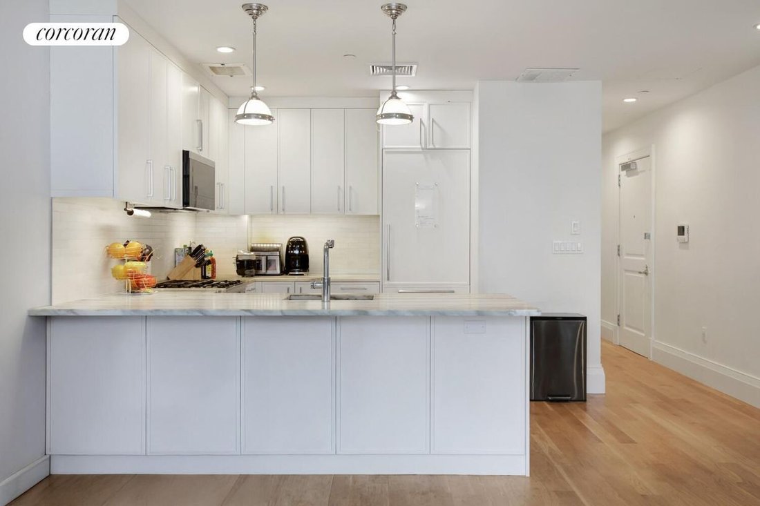 Condo in New York, New York, United States 4 - 18263888