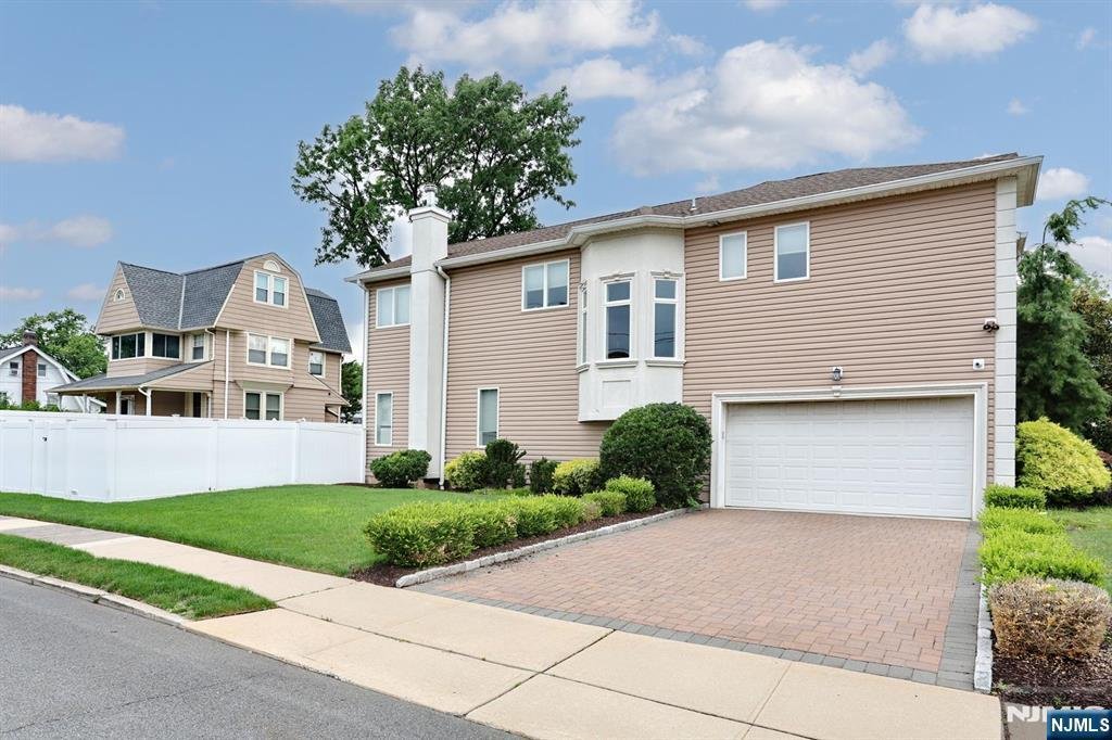 House in Hasbrouck Heights, New Jersey, United States 4 - 18418224