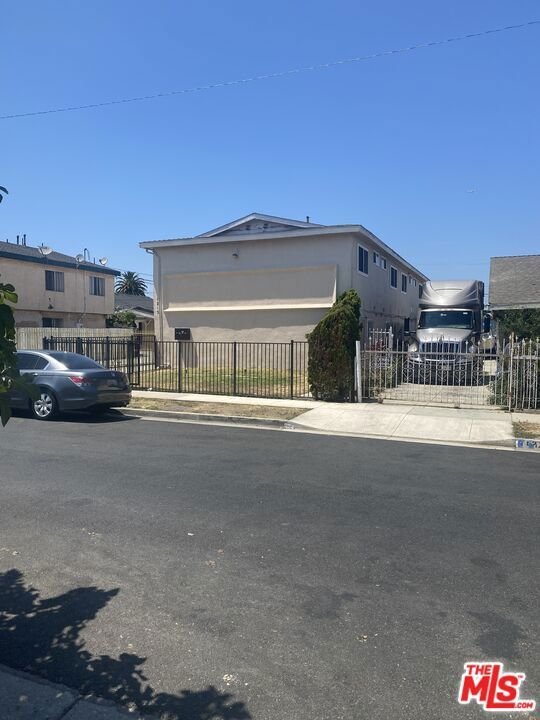 Los Angeles, California, United States 4 - 18419281