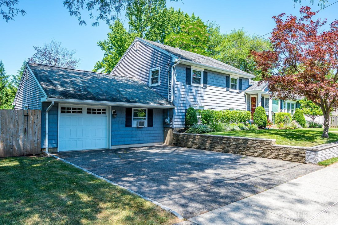 House in Metuchen, New Jersey, United States 4 - 18349037