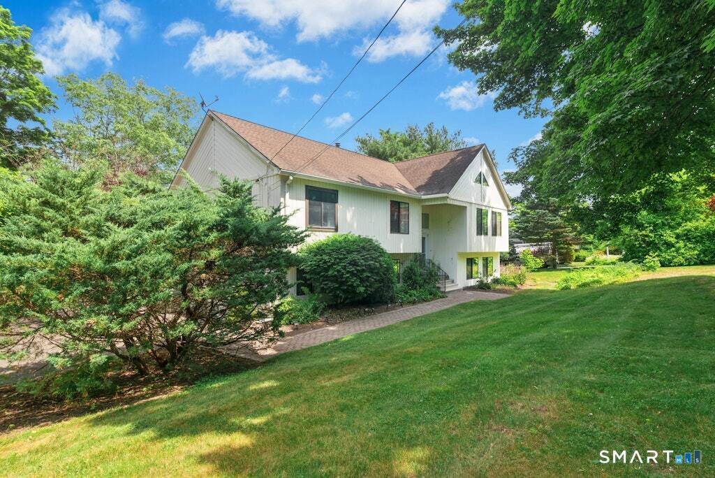 House in Newtown, Connecticut, United States 2 - 18184748