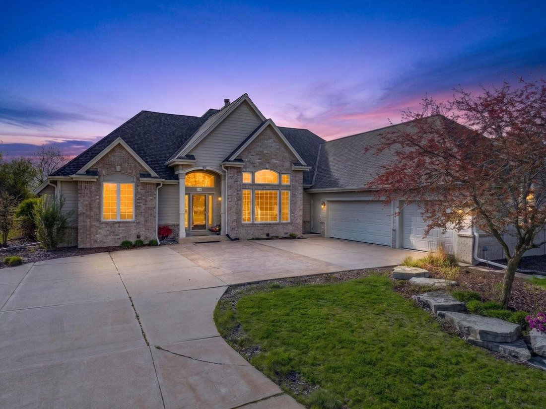 House in Menomonee Falls, Wisconsin, United States 1 - 18419305