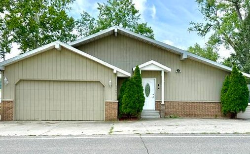 House in Edwardsburg, Michigan, United States 1