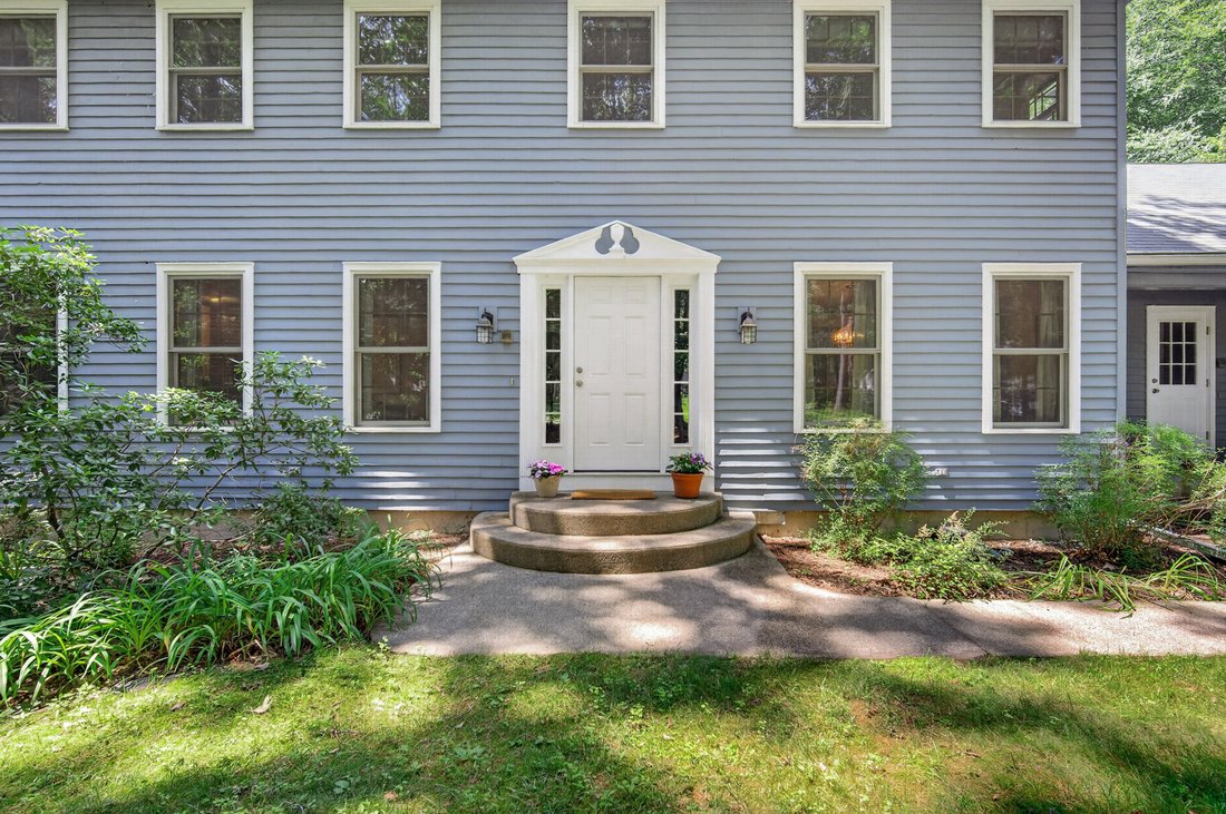 Saratoga Springs, New York, United States 4 - 18419426