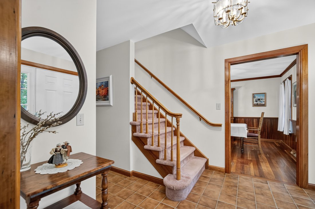 Saratoga Springs, New York, United States 5 - 18419426