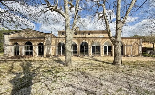 Estate in Plateau de Puyricard-La Trévaresse, Aix-en-Provence, France 1
