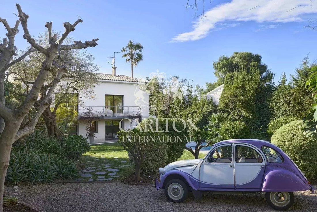 Villa in Antibes, Provence-Alpes-Côte d'Azur, France 1 - 18419569