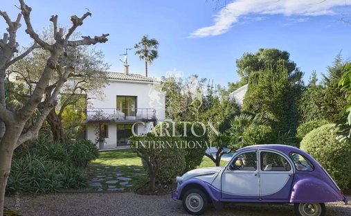 Villa in Antibes, Provence-Alpes-Côte d'Azur, France 1
