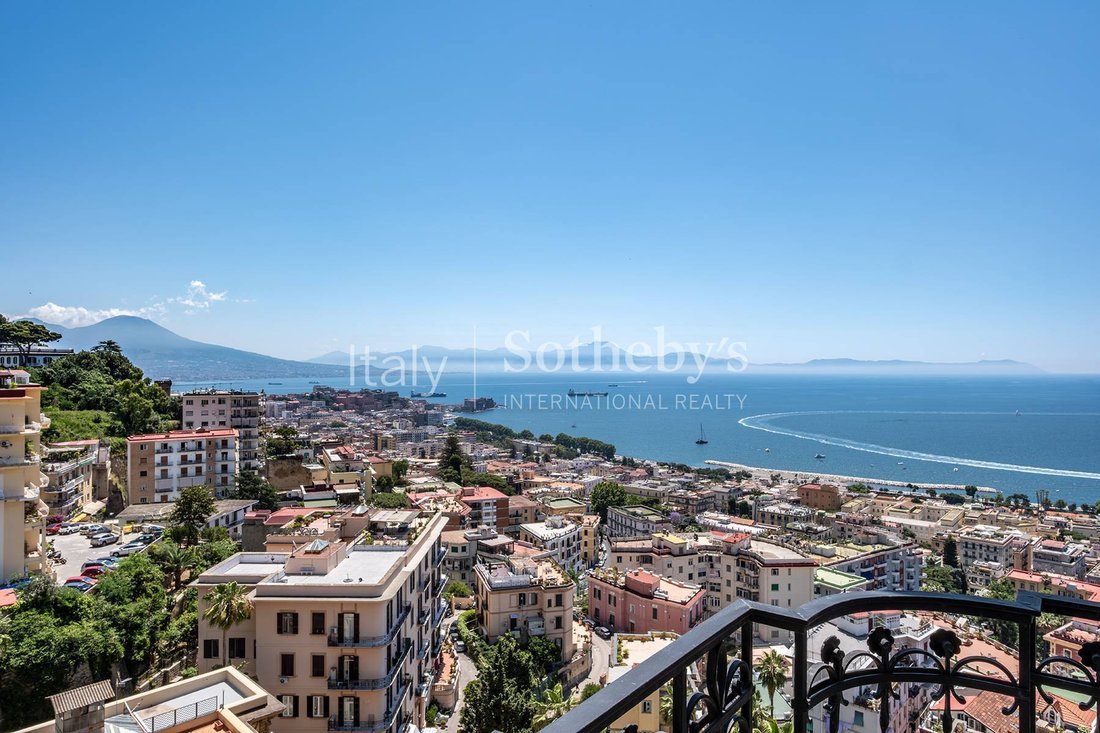 Apartment in Chiaia, Naples, Campania 2 - 18419428