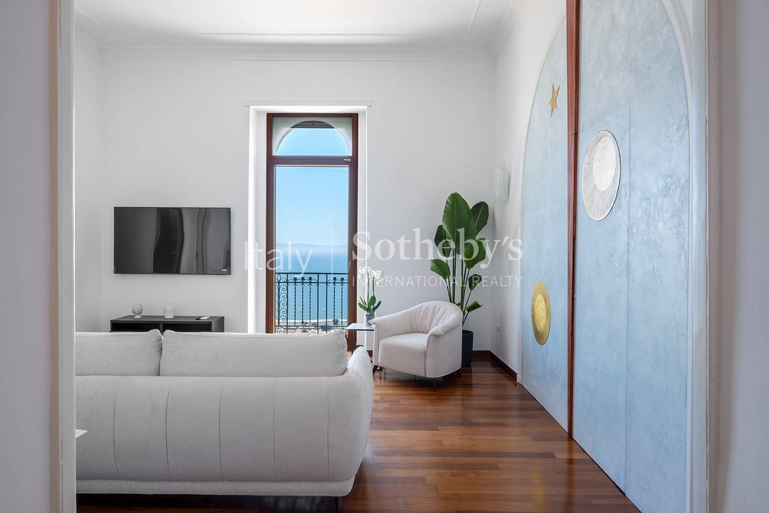 Apartment in Chiaia, Naples, Campania 3 - 18419428