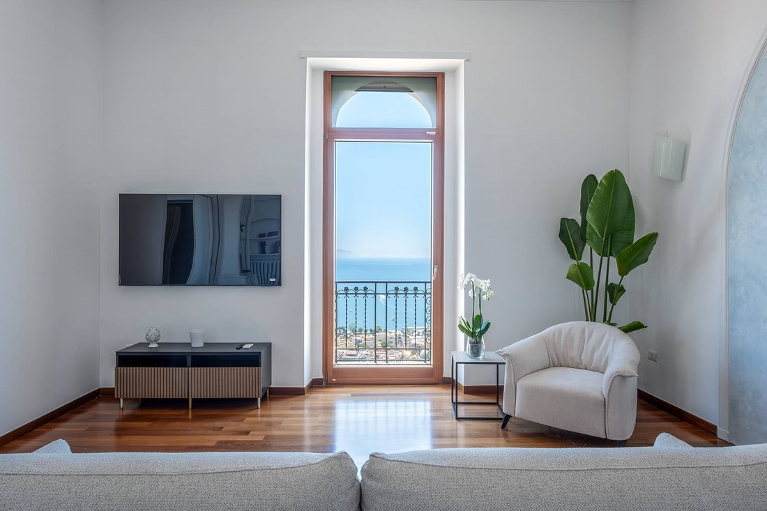 Apartment in Chiaia, Naples, Campania 1 - 18419428