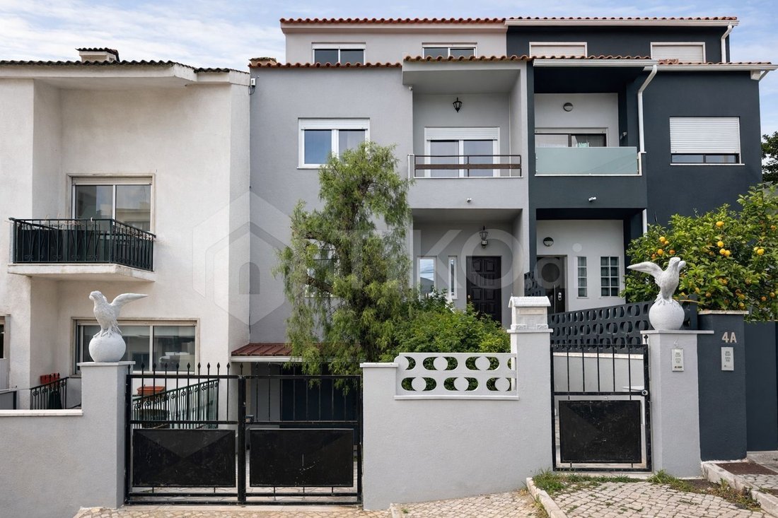 Townhouse in Charneca de Caparica e Sobreda, Setubal, Portugal 4 - 18419857