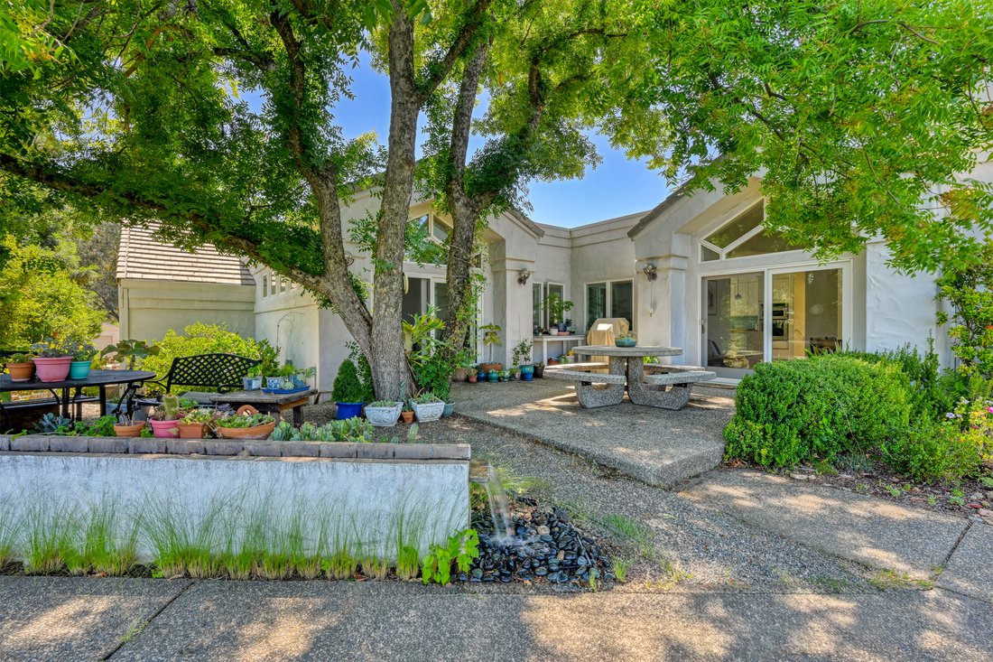 Newcastle, California, United States 2 - 18419718