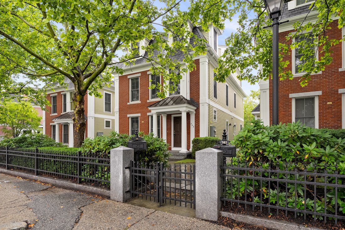 Condo in Arlington, Massachusetts, United States 2 - 18420080