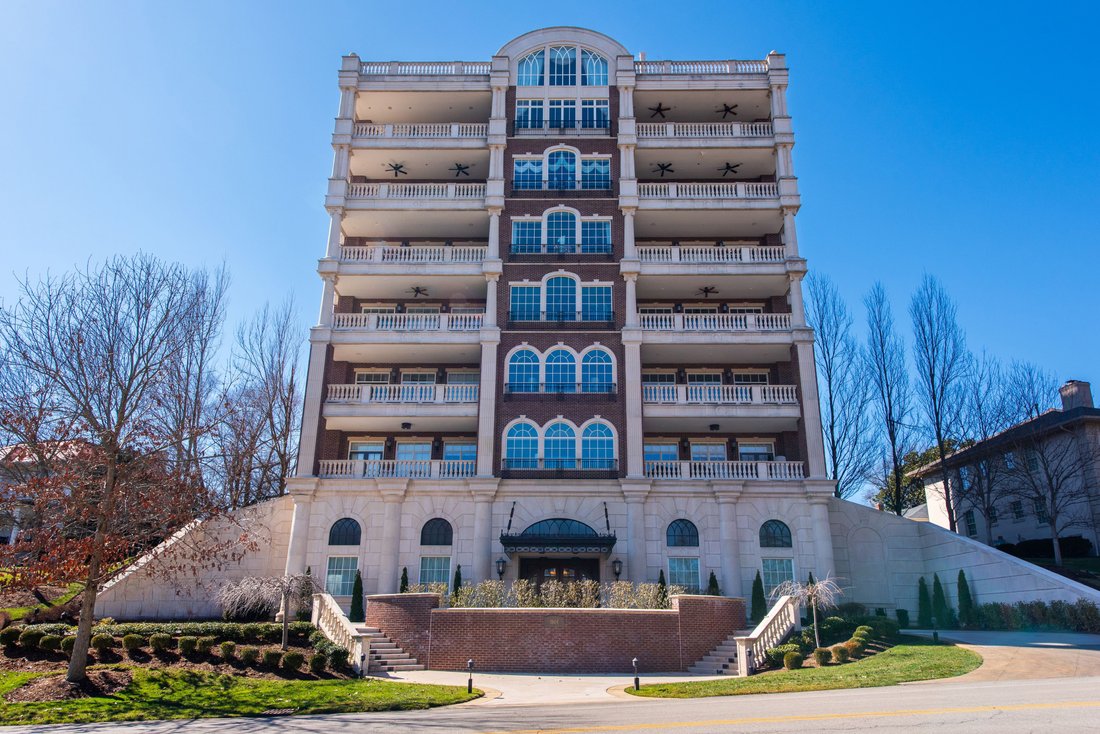Condo in Watterson Park, Kentucky, United States 1 - 18420086