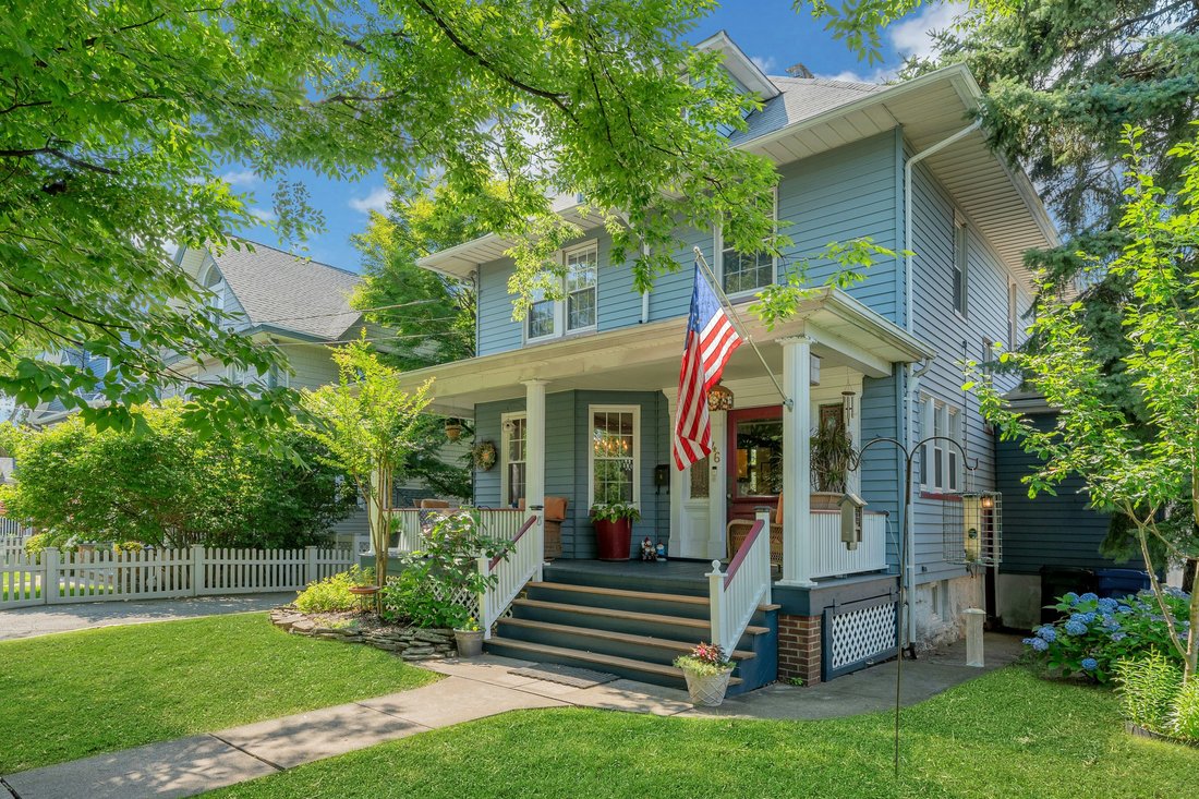 Rutherford, New Jersey, United States 3 - 18419715