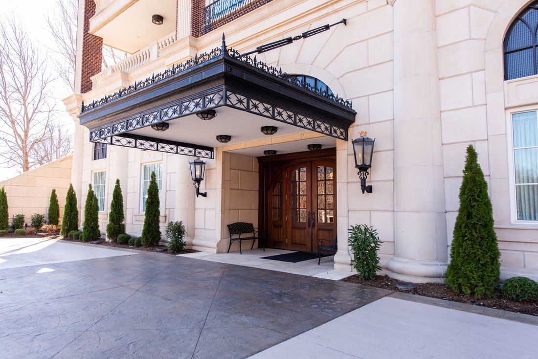 Condo in Watterson Park, Kentucky, United States 3 - 18420086