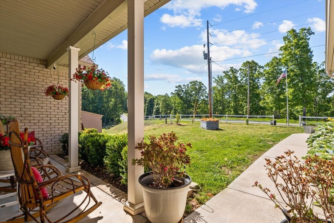 House in Waverly, Tennessee, United States 2 - 18419744