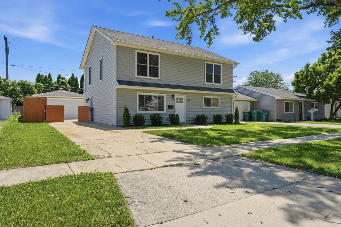 House in Wheeling, Illinois, United States 2 - 18419812