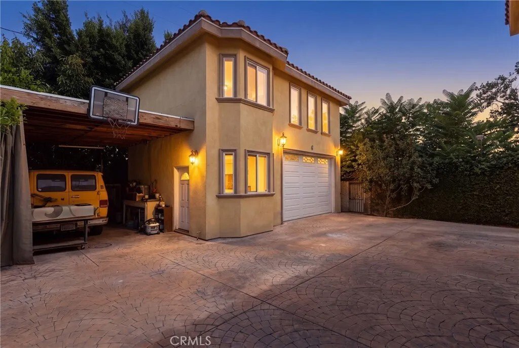 House in Burbank, California, United States 3 - 18419925