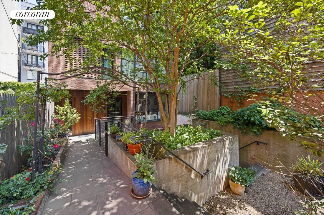 House in New York, New York, United States 1 - 16938794