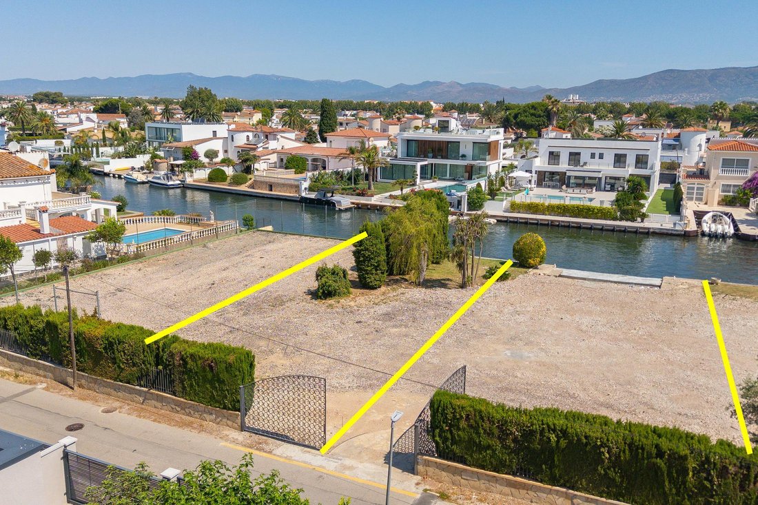 Land in Empuriabrava, Catalonia, Spain 3 - 16988975