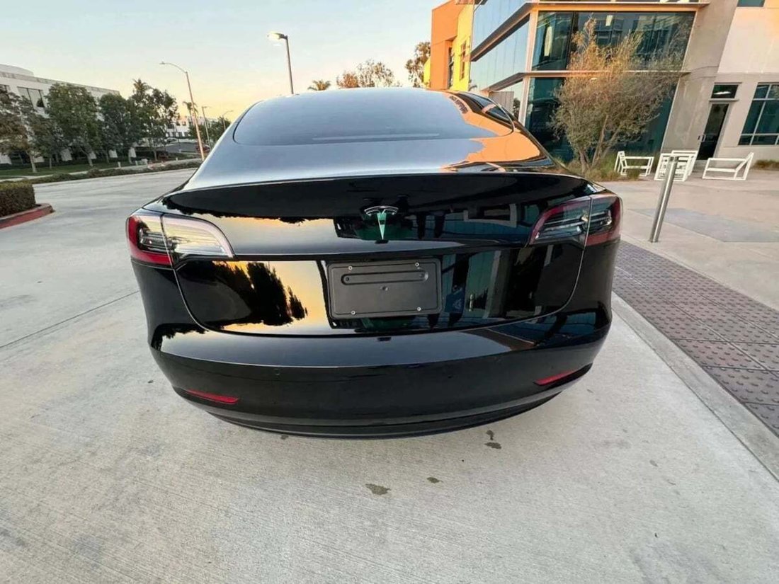Sedan in Newport Beach, CA, United States 5 - 18118377