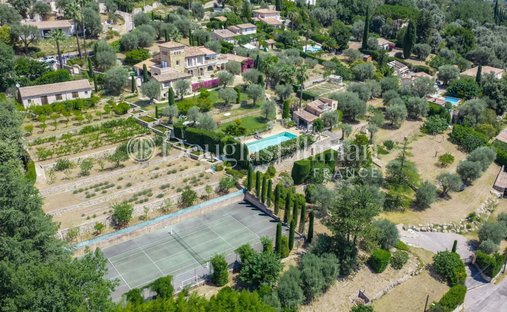 Villa in Châteauneuf-Grasse, Provence-Alpes-Côte d'Azur, France 1