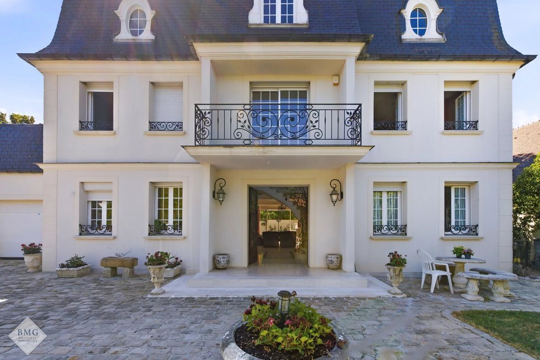 House in Champigny-sur-Marne, Ile-de-France, France 2 - 18421423
