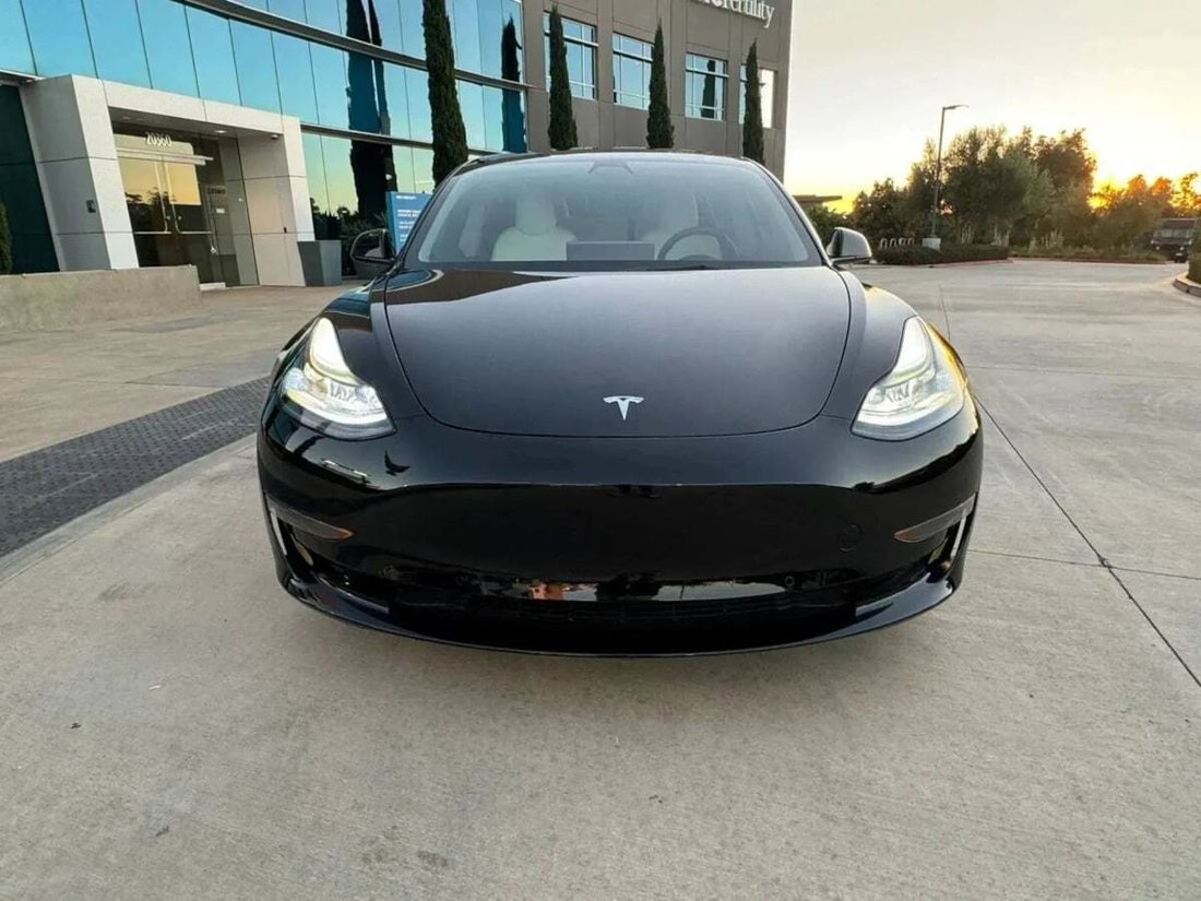 Sedan in Newport Beach, CA, United States 2 - 18118377