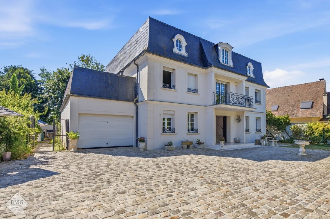 House in Champigny-sur-Marne, Ile-de-France, France 3 - 18421423