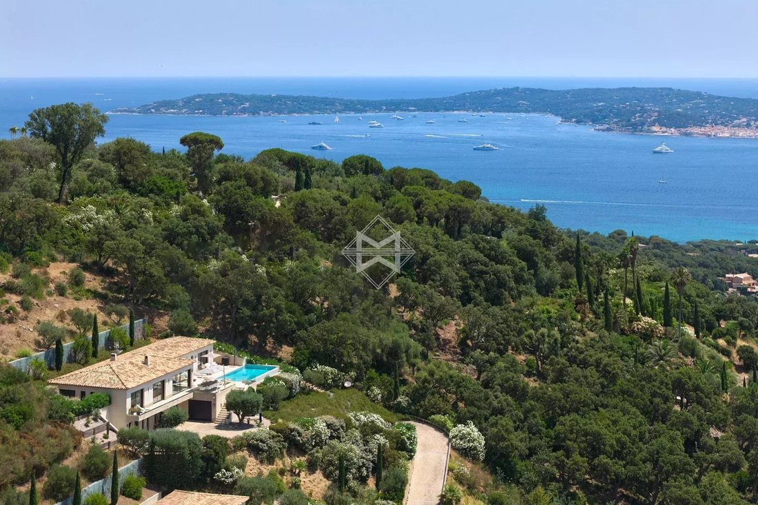Villa in Grimaud, Provence-Alpes-Côte d'Azur, France 1 - 18421284