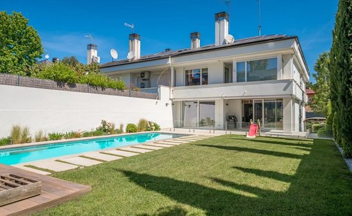 Chalet in Hortaleza, Madrid, Spain 1