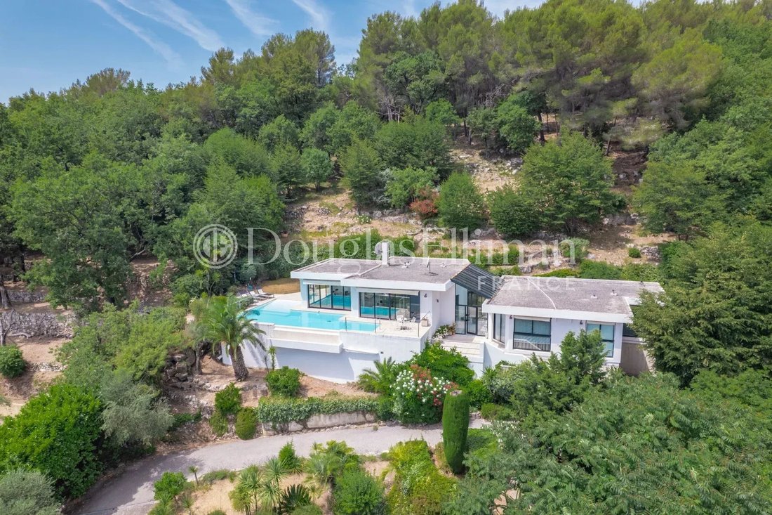 Villa in Le Rouret, Provence-Alpes-Côte d'Azur, France 1 - 18421347