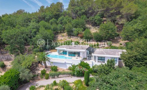 Villa in Le Rouret, Provence-Alpes-Côte d'Azur, France 1