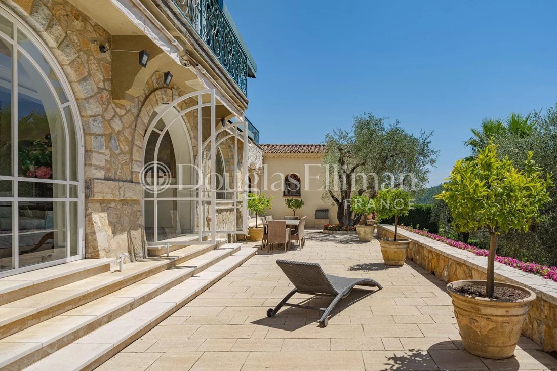 Villa in Châteauneuf-Grasse, Provence-Alpes-Côte d'Azur, France 3 - 15976249