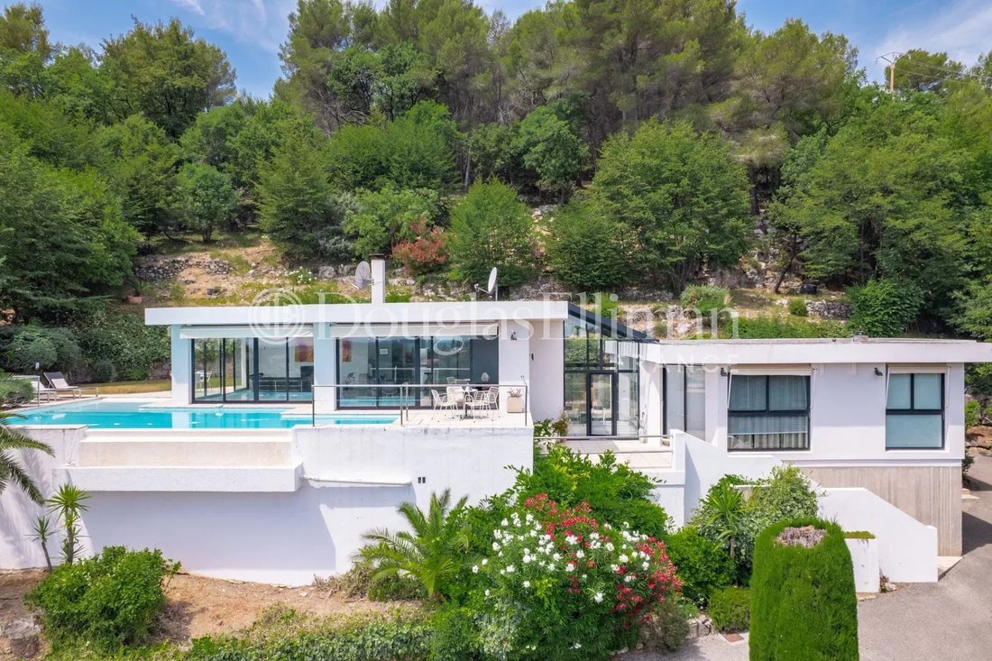 Villa in Le Rouret, Provence-Alpes-Côte d'Azur, France 2 - 18421347